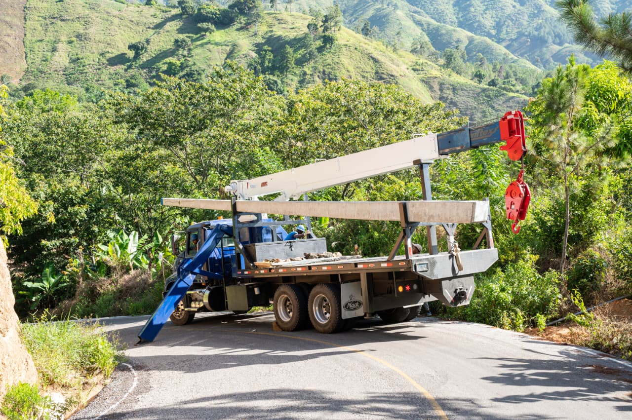 Edesur inicia proyecto de electrificación en localidad El Montazo, Azua
