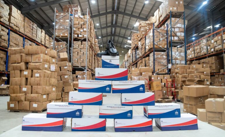 El INABIE amplía distribución de útiles escolares hacia el Norte del país