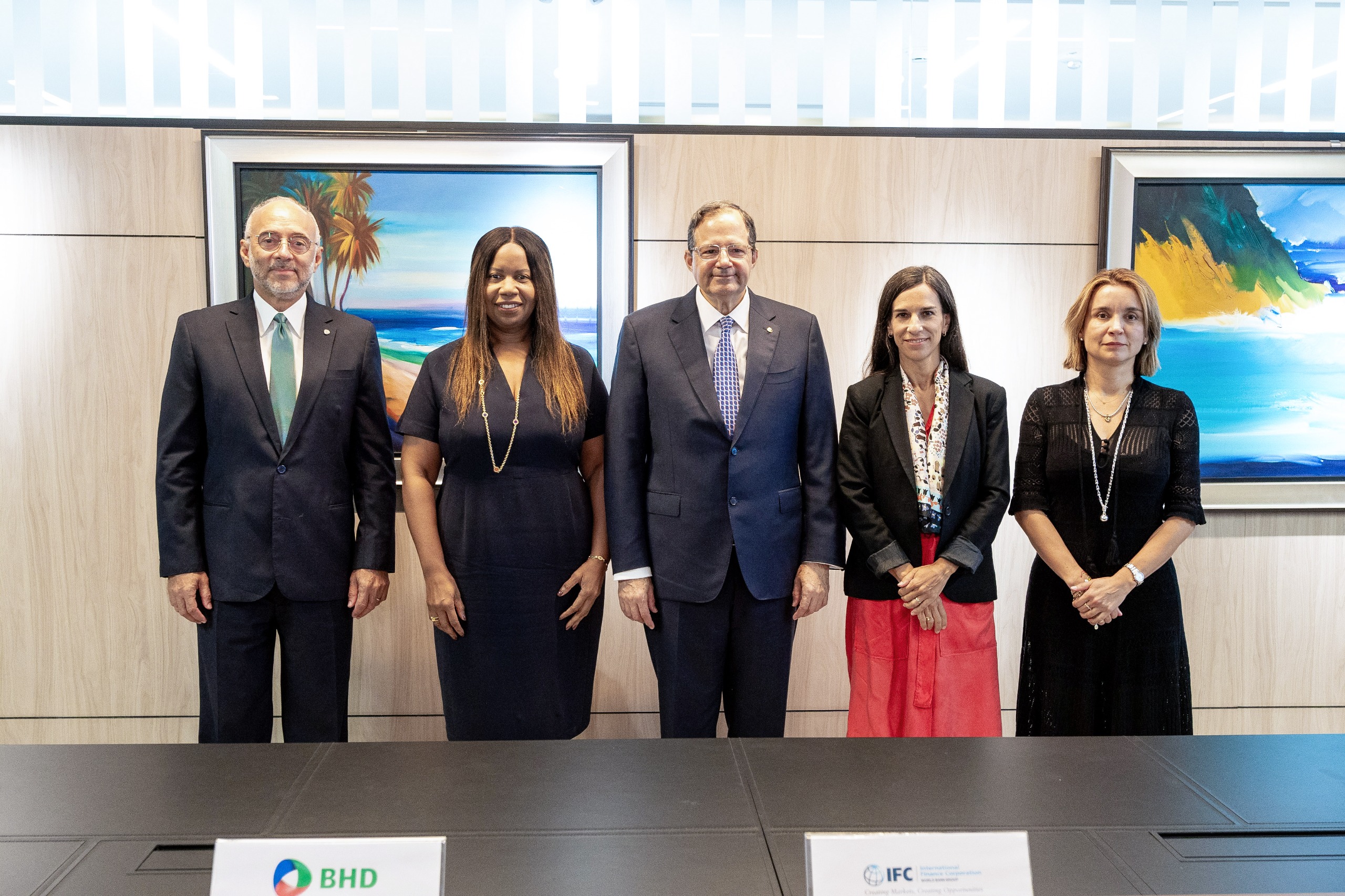 IFC y BHD firman acuerdo para fortalecer el financiamiento sostenible y promover el comercio exterior en República Dominicana