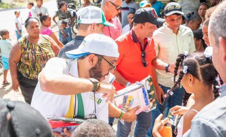 Onavel Aristy se posiciona entre los diputados más activos en el regreso a clases e impacta a más de 5,500 niños en La Altagracia