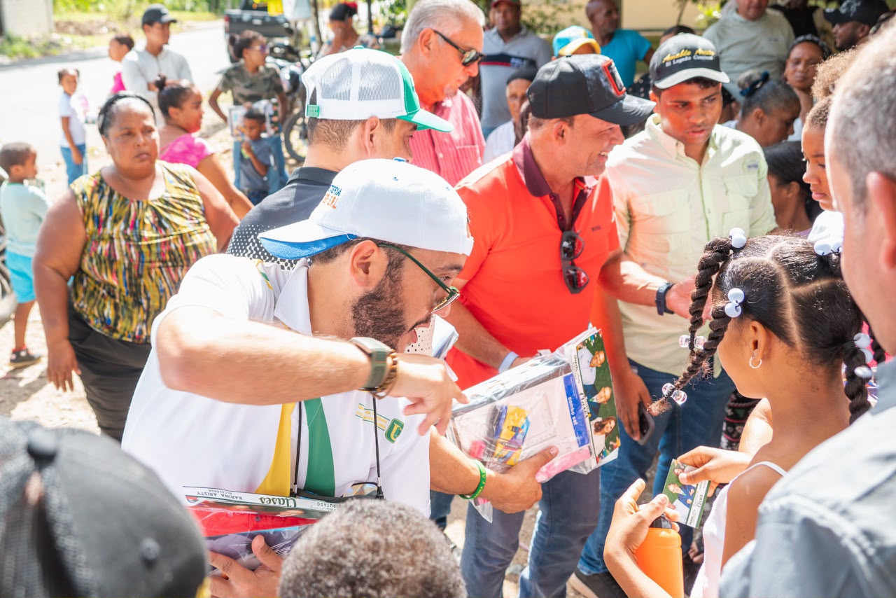 Onavel Aristy se posiciona entre los diputados más activos en el regreso a clases e impacta a más de 5,500 niños en La Altagracia