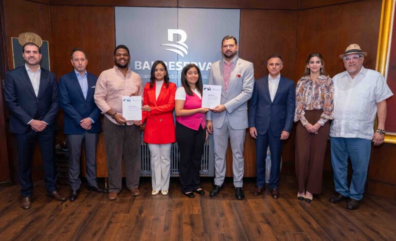 Banreservas entrega becas Creativos Globales para estudiar en Miami Ad School Punta Cana